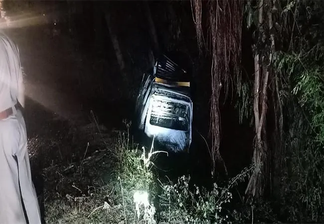 trichy district car incident peoples admit at hospital police investigation 
